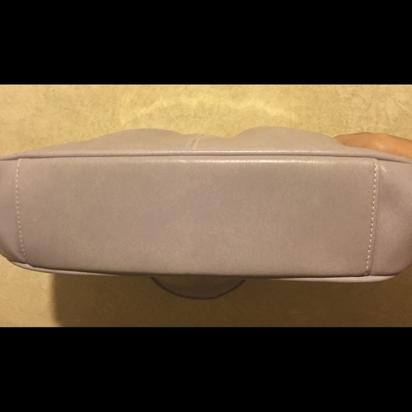 Lavender Handbag - Picture 4 of 4
