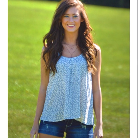 Simply Sweet Top - Picture 2 of 3