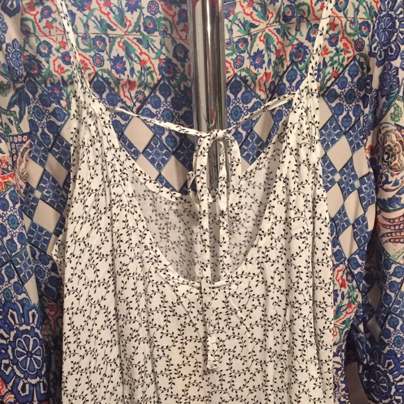 Simply Sweet Top - Picture 3 of 3