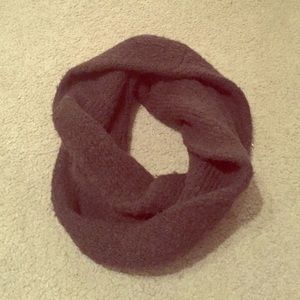 Aritzia TNA neck scarf