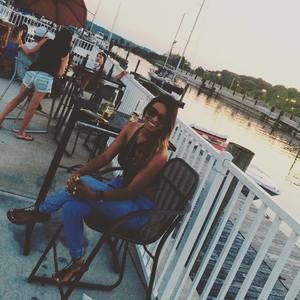 Meet your Posher, Jeniffer