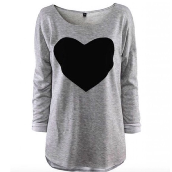 Gray shirt with a heart print. - Picture 2 of 2