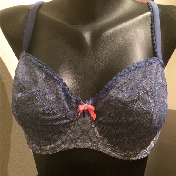 🚫SOLD🚫 Victoria's Secret Unlined Lace Bra 34DD
