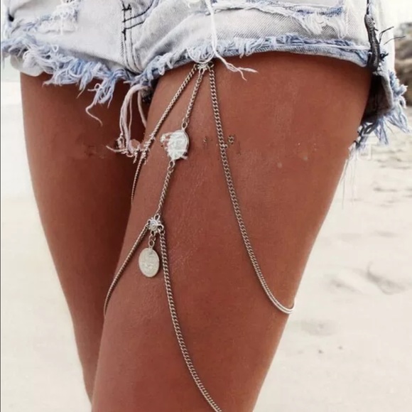 Very vintage leg chain 🌟🌟🌟