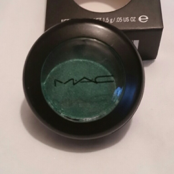 Green/ teal shadow