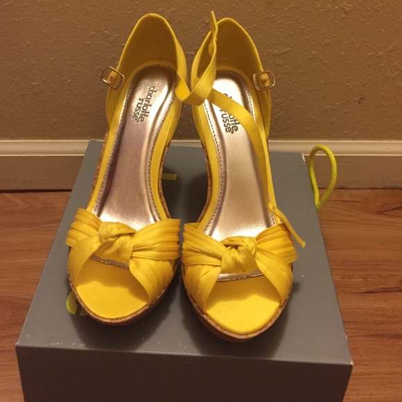 Charlotte Russe Yellow wedge