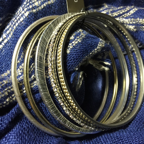 🇺🇸SALE🇺🇸 Chico's Bangle Bracelets - Picture 1 of 4