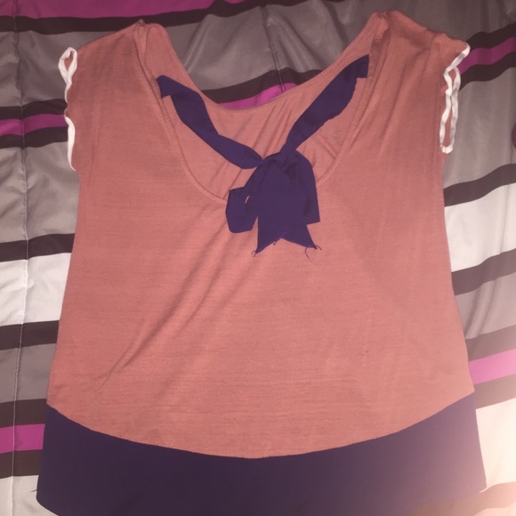 Swoop t-shirt with a tie in the back