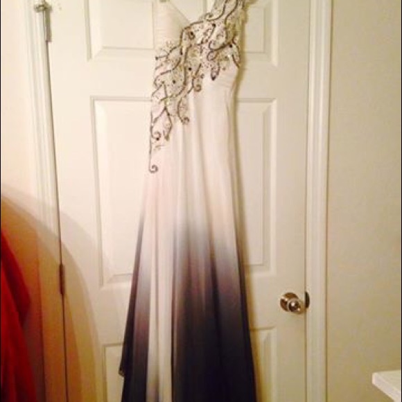 Prom dress - Picture 2 of 4