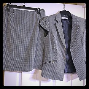 Tahari Womens 2 piece suit