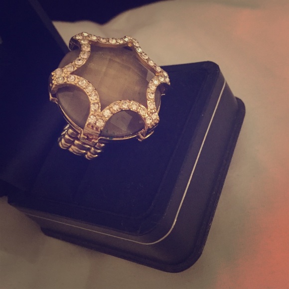 🌟 Green dazzle ring 💍 - Picture 1 of 3