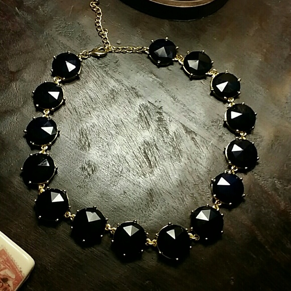 VERSONA statement necklace.