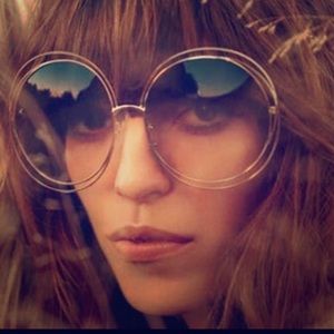 Elegant round wire frame sunglasses