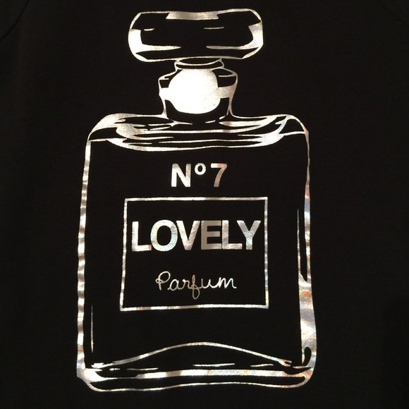 SOLD in bundle! 🚫🚫 Super cute Lovely No 7