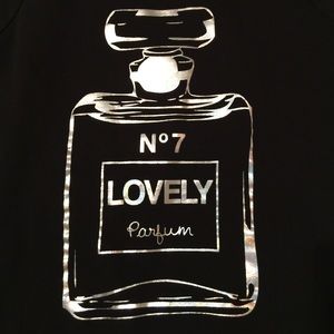 SOLD in bundle! 🚫🚫 Super cute Lovely No 7