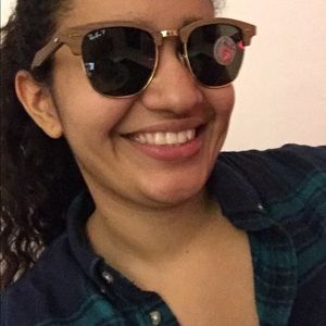 Meet your Posher, Hollyanne