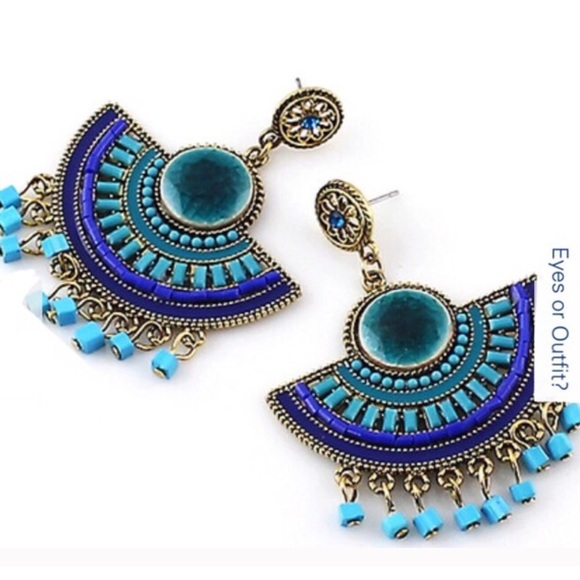 Jewelry - 🆕 BLUE DANGLE EARRINGS