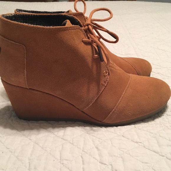 TOMS Desert Suede Wedge Bootie Size 8