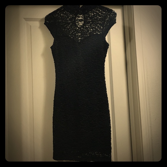 Lace fitted dress