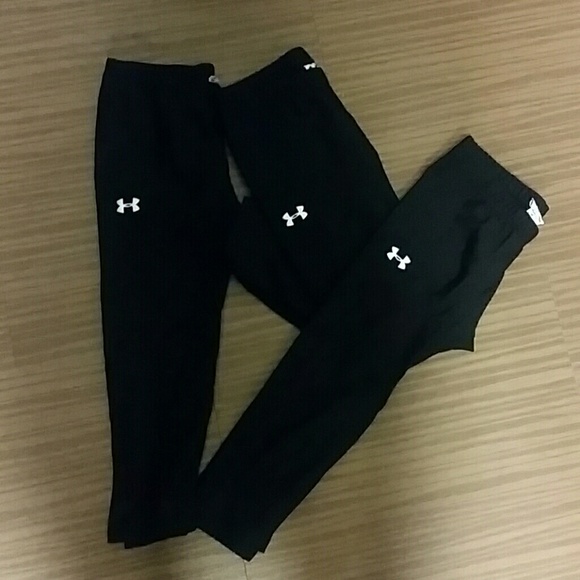 3 pairs of under Armour leggings