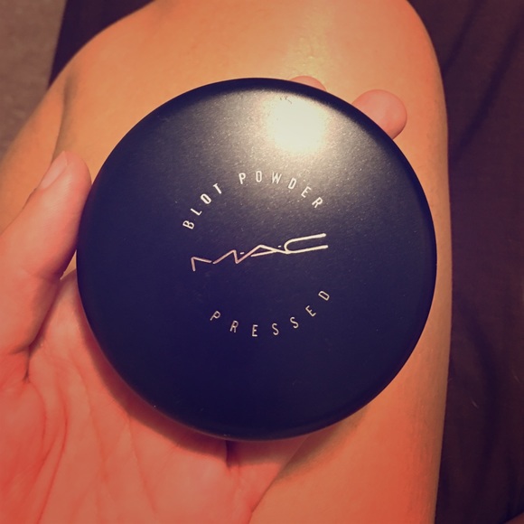 MAC Blot powder