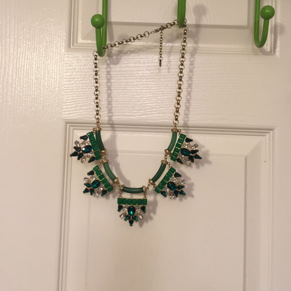 Green statement necklace