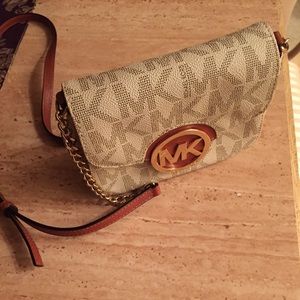 Michael Kors crossbody signature purse