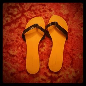 Navy patent Size 8 flip flops Banana Republic