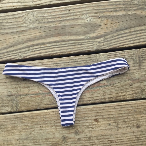 🐠 Acacia Navy and Cream striped bikini - Picture 2 of 4