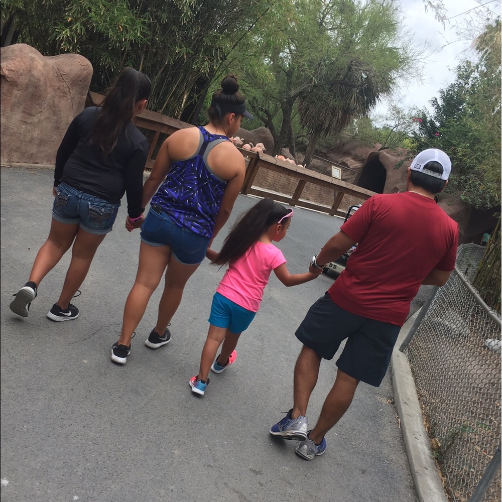 Meet your Posher, Anissa