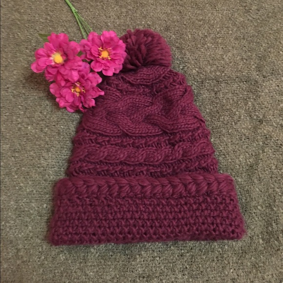 MUST GO! Urban Outfitters Cable Knit Beanie - Picture 3 of 4