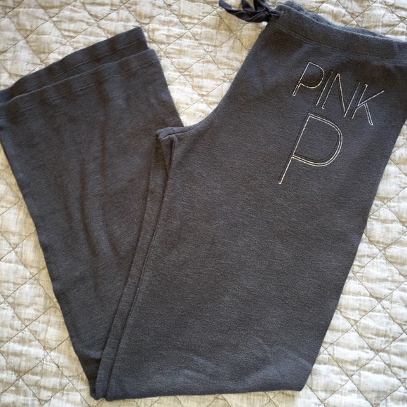 Pink! Women's drawstring lounge pants.