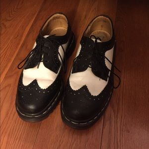 Dr. Marten / Doc Marten wingtip shoes size 6