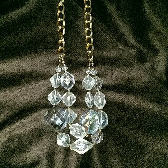 VERSONA statement necklace.