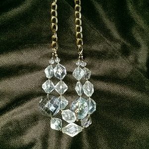 VERSONA statement necklace.