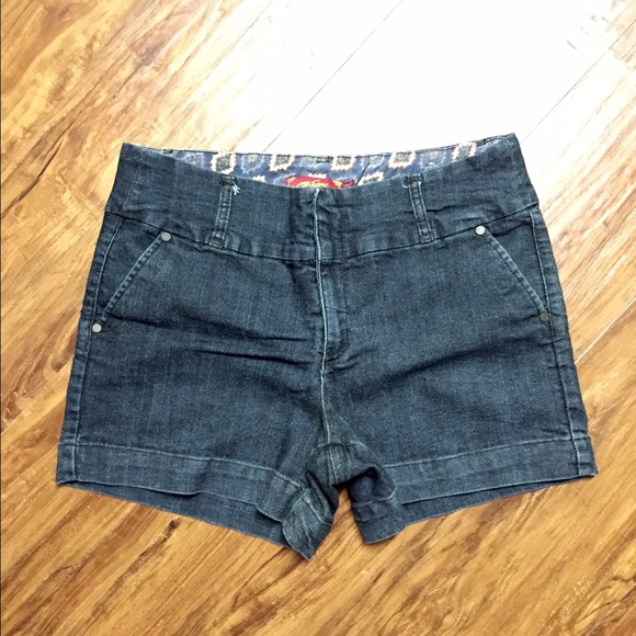 🙋🏼 GUC Dark Wash Stretchy Jean Shorts 💁🏼