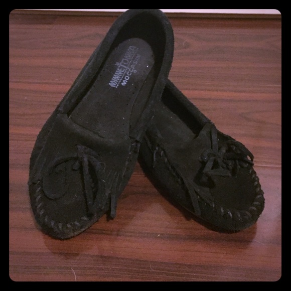 Leather Minnetonka moccasins