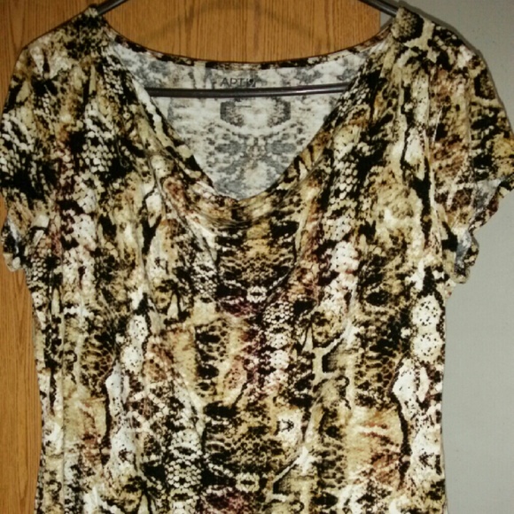 Apt 9  top size xl