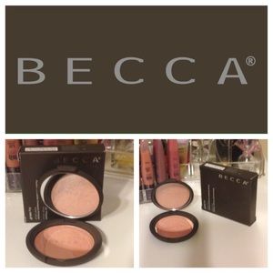 NIB BECCA Rose Gold Highlighter