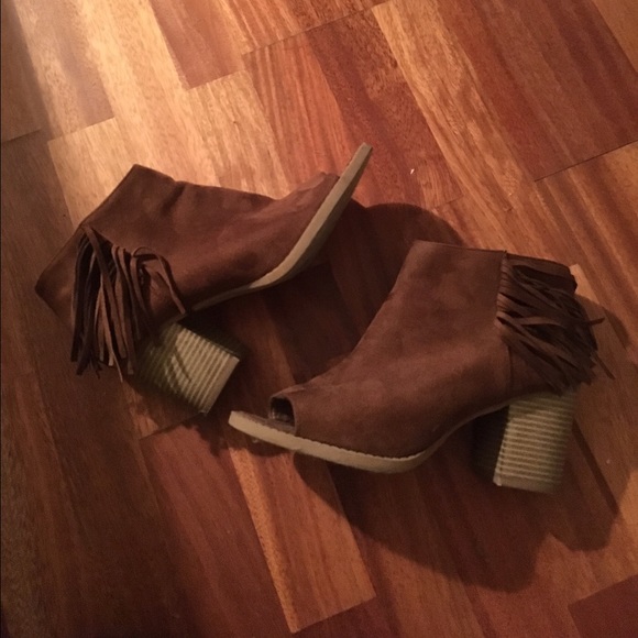 Fringe open toe wooden bootie!