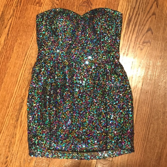 Sweetheart strapless sequin dress