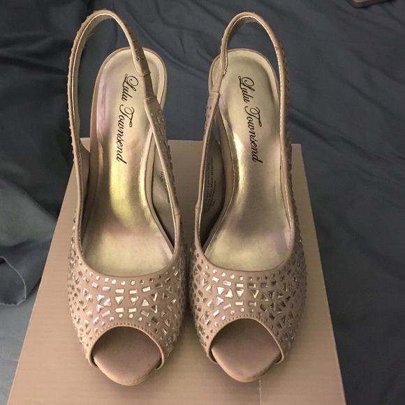 Beautiful Silver Prom Heels! - Picture 3 of 4