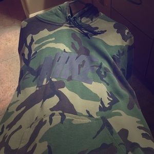 Nike men's camo sweatshirt with hood💕