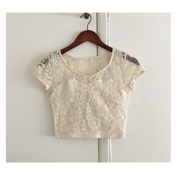 Charlotte Russe Tops - 🌼Beautiful Cream Lace Crop Top 💛