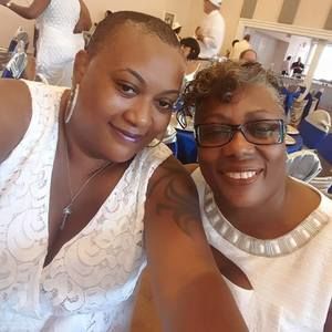 Meet your Posher, Gloria