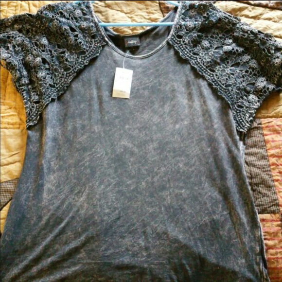 ⭐️Daytrip top size Large - Picture 1 of 2