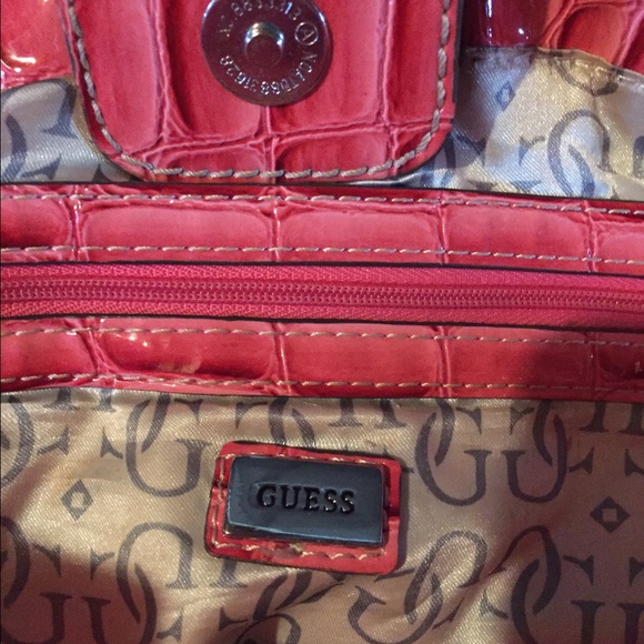 Authentic GUESS PURSE - Picture 2 of 4