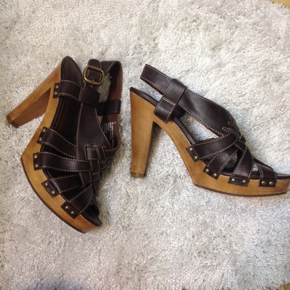 Brown heels - Picture 2 of 3