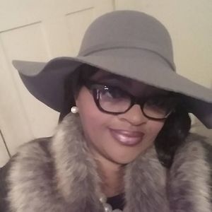 Meet your Posher, Demetria