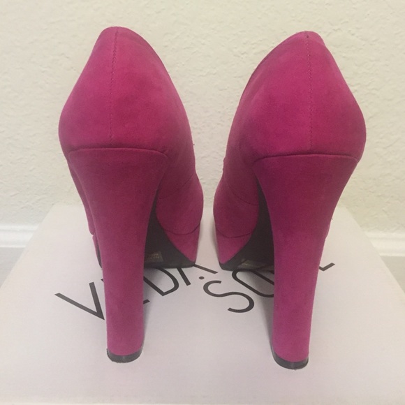 Beautiful fuchsia suede heels Sz 9 - Picture 3 of 3